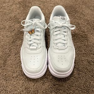 nike af1s women’s size 10 light blue